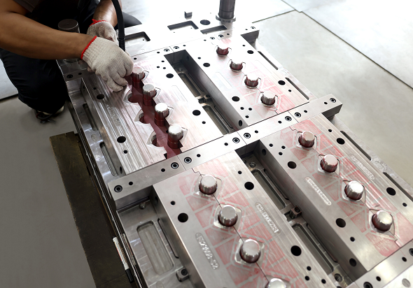 Injection Mold Technology: The Flower of Wisdom Blooming in Communication And Exchange
